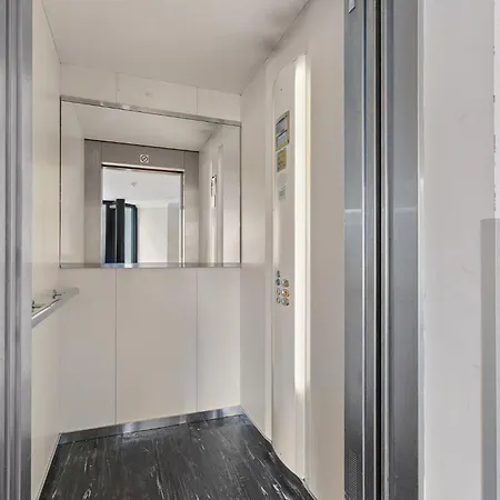 Apartment 2 Bedroom Spacious Luxury Penthouse,