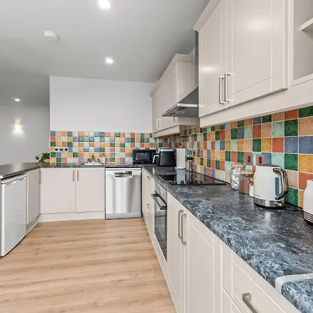 2 Bedroom Spacious Luxury Penthouse, Apartment