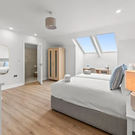 Apartment 2 Bedroom Spacious Luxury Penthouse,