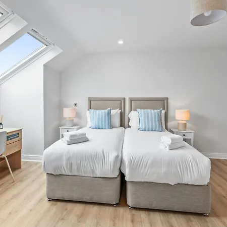 Apartment 2 Bedroom Spacious Luxury Penthouse,