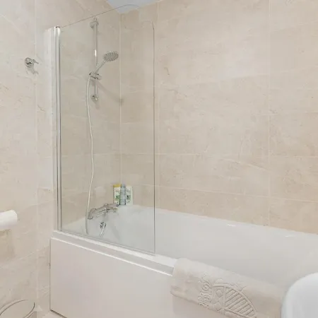 Apartment 2 Bedroom Spacious Luxury Penthouse, *