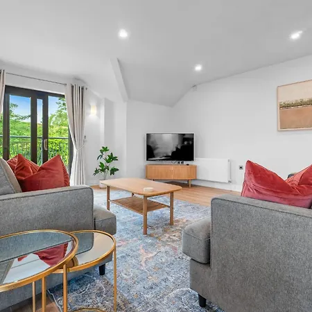 2 Bedroom Spacious Luxury Penthouse, Apartment