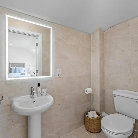 2 Bedroom Spacious Luxury Penthouse,