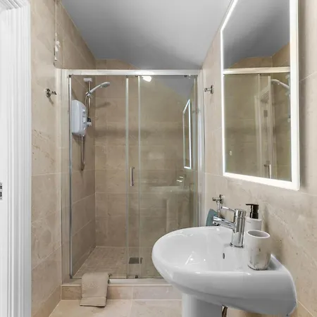 Apartamento 2 Bedroom Spacious Luxury Penthouse,
