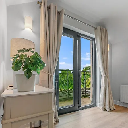 2 Bedroom Spacious Luxury Penthouse, Apartment